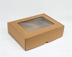Коробка с окошком, 35х26,5х10 см, из плотного картона, крафт У0101044