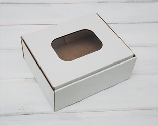 Коробка с окошком, 18х15х7 см, из плотного картона, белая