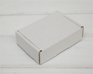 Коробка маленькая, 10х7,5х3 см, из плотного картона, белая