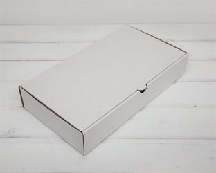 Коробка 33х18х6 см из плотного картона, белая