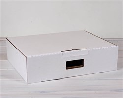 Коробка картонная с ручкой (эконом) 45х35х12 см, белая У0104034